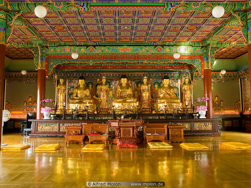 05 Temple hall