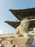 14 Geunjeongjeon and lion statue