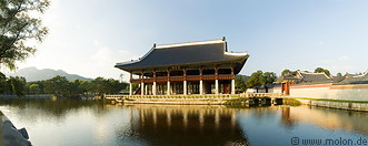 25 Gyeonghoeru pavilion