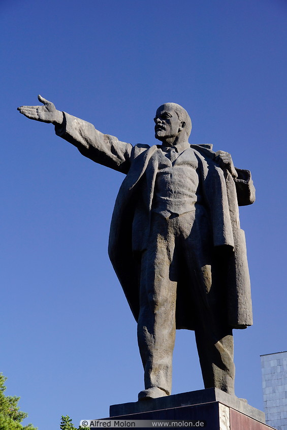 13 Statue of Lenin