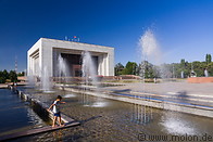 05 National historical museum and fountain