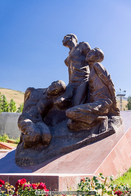 07 Statue in Ata-Beyit memorial