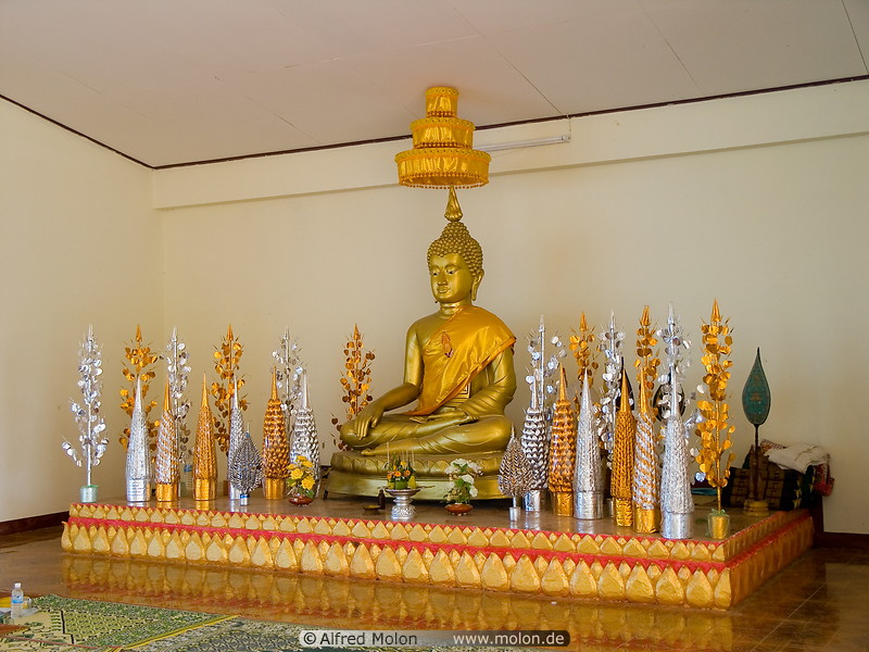 04 Wat Phu Khao Kaew buddhist temple