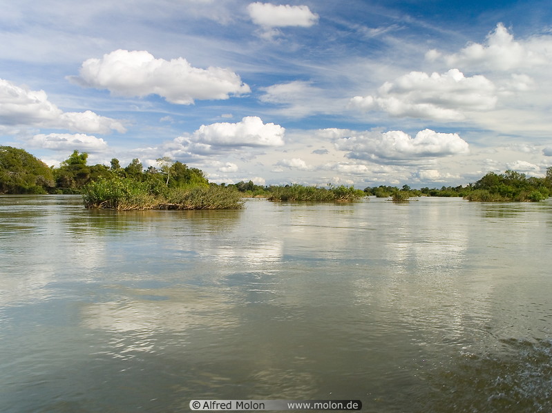 14 Mekong near Veunkham