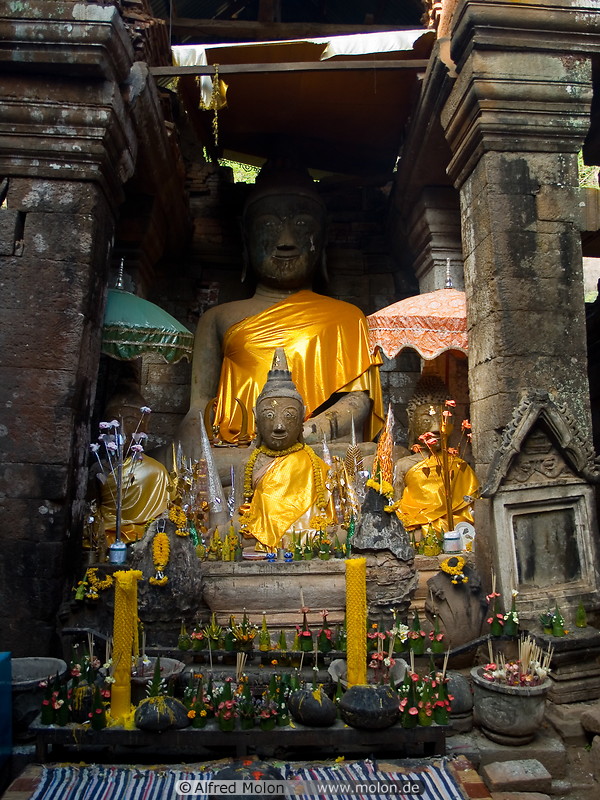 28 Buddha statue