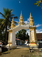 07 Kuang Si Temple gate