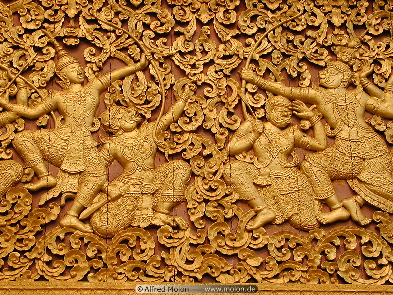 07 Panel above doorway with gilded carvings