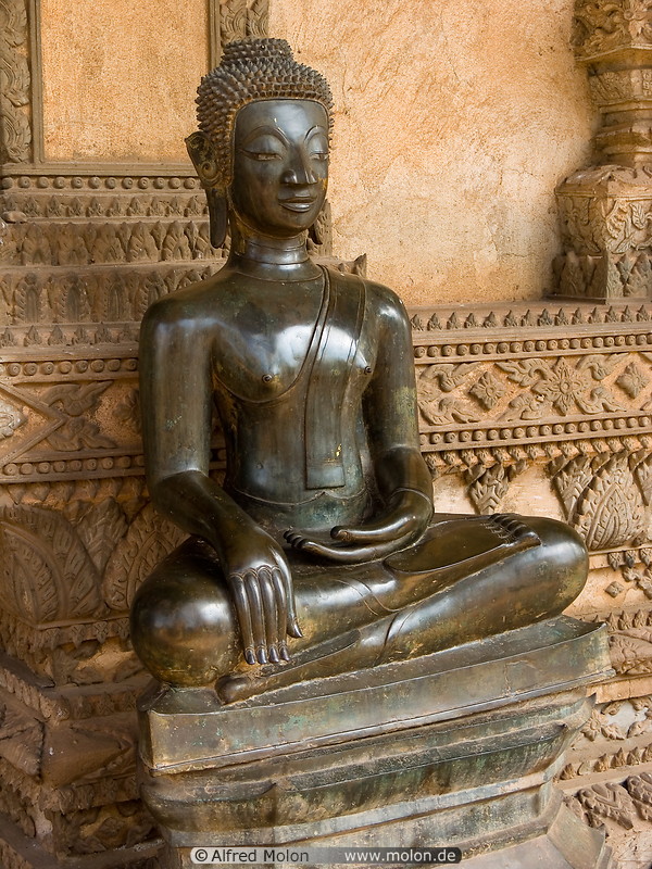 04 Buddha statue