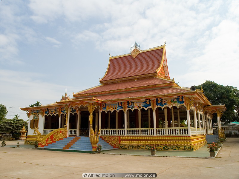 11 Wat That Luang Tai