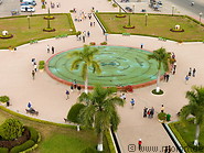 05 Patuxai square with fountain