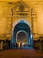 08 Patuxai arch at night