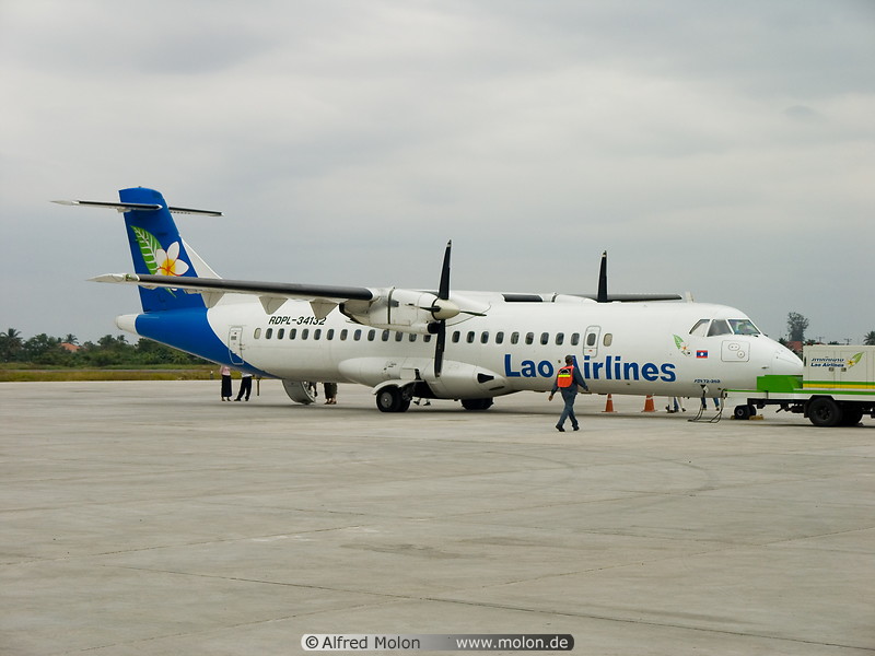 01 Lao Airlines ATR 72-202 turboprop plane