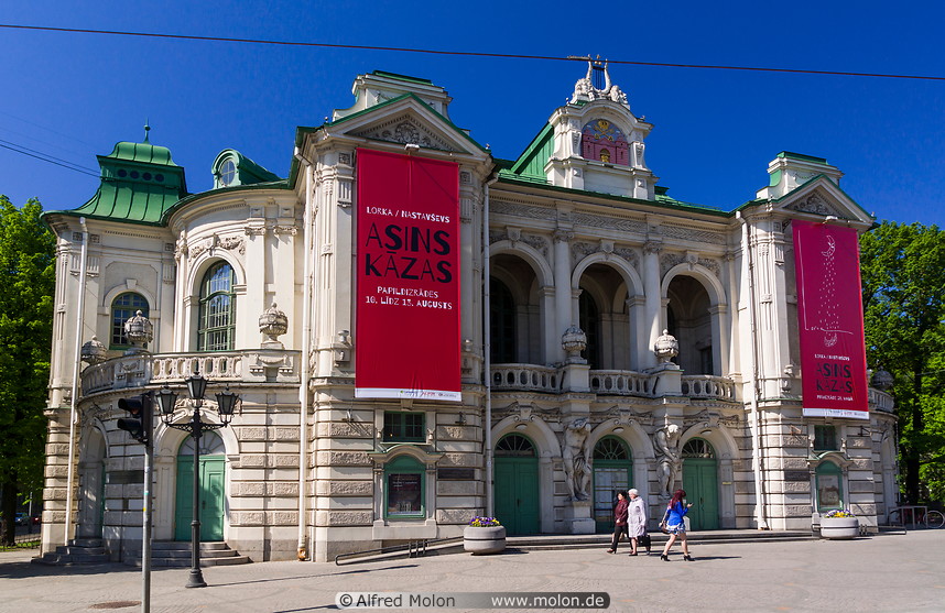 02 Latvian national theatre