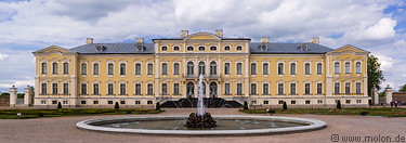 11 Rundale palace and fountain