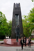 07 Vincas Kudirka monument and girls