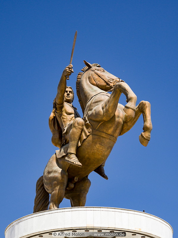 alexander the great statue