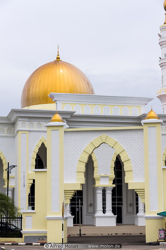24 Al-Ismaili mosque