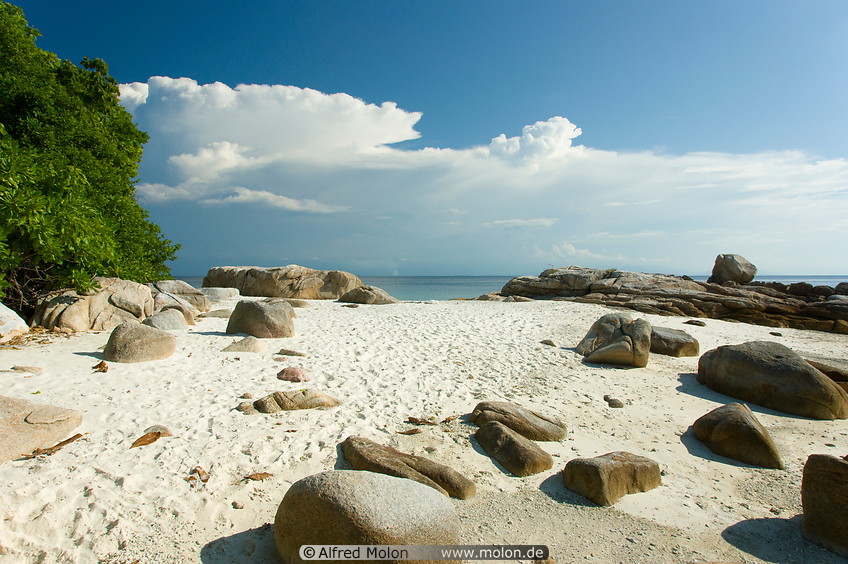 02 Beach with boulders