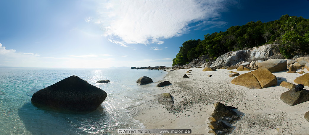 02 Beach with boulders
