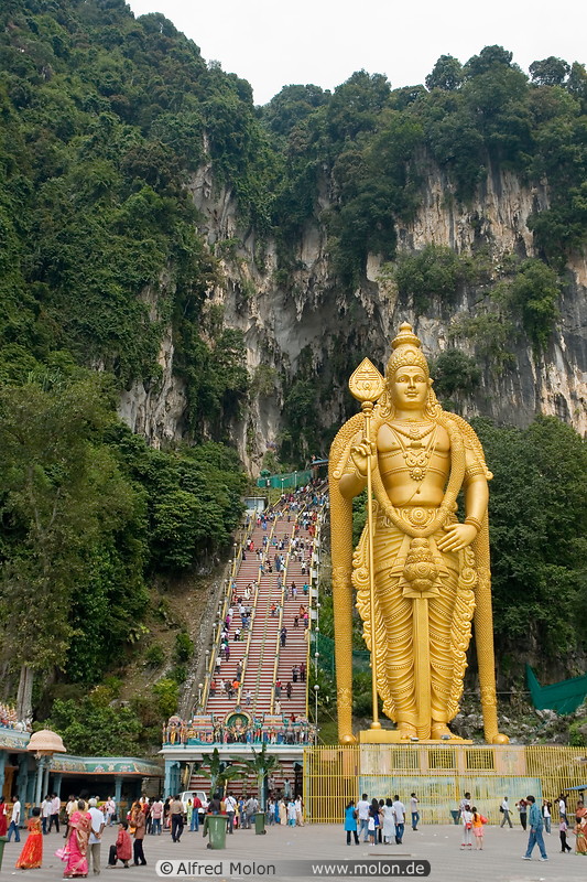 06 Golden statue of Lord Murugan and staircase