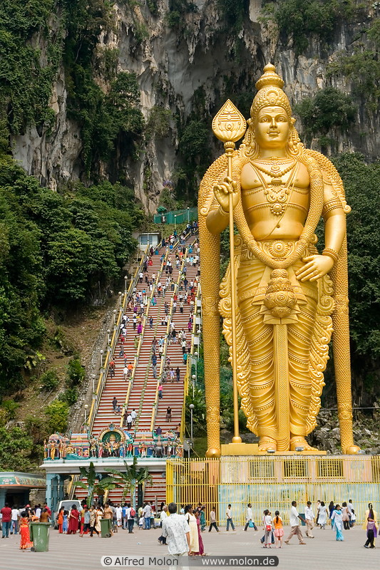 07 Golden statue of Lord Murugan and staircase