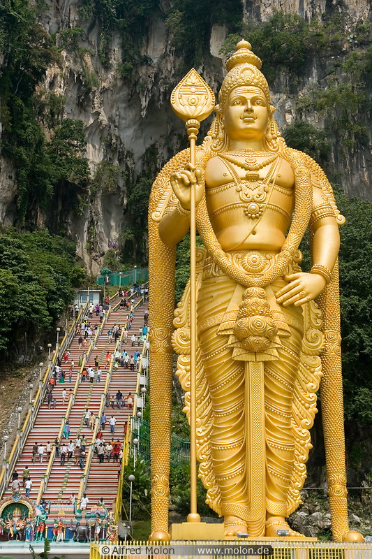08 Golden statue of Lord Murugan and staircase