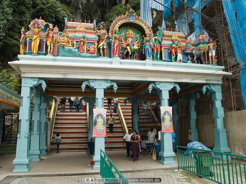 14 Gate and Hindu statues
