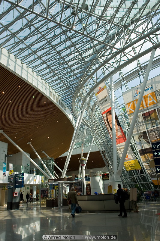 07 Airport hall