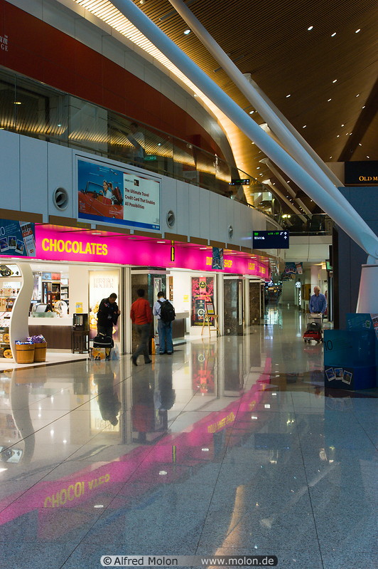 15 Airport hall with shops