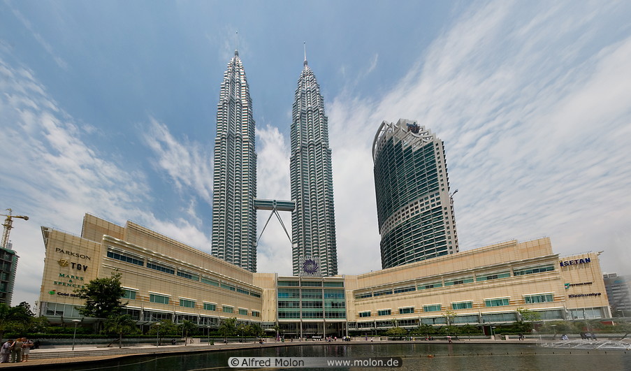 05 Petronas towers and Suria KLCC mall