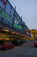 17 Mall at night