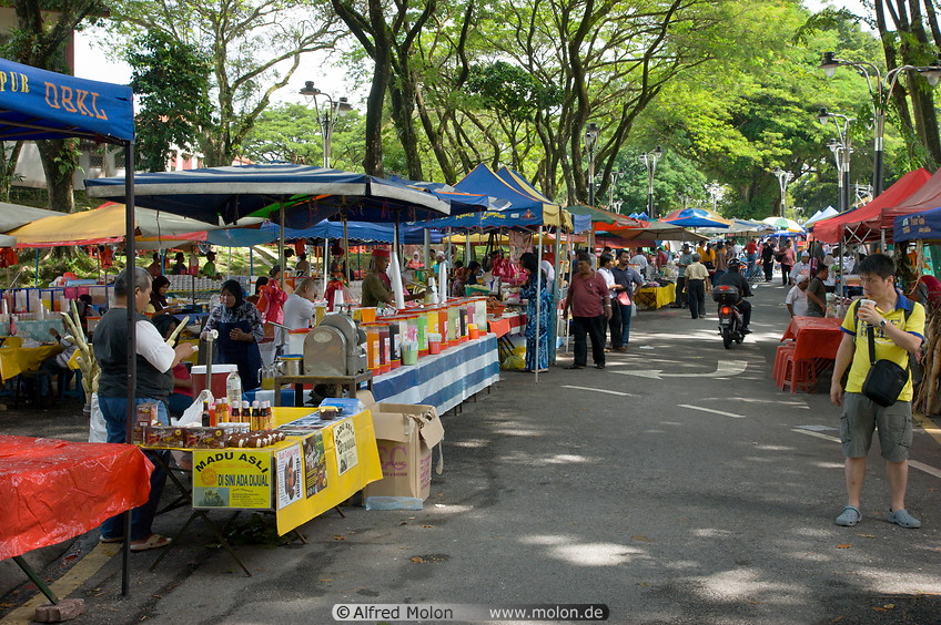 06 Street with food stalls