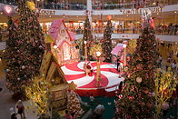 05 Centre court with Christmas stand