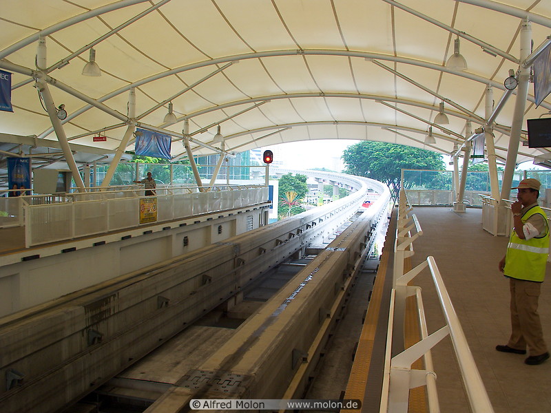 03 Bukit Nanas Monorail station