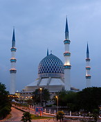 10 Shah Alam mosque at dusk