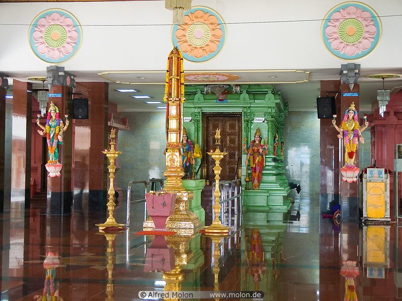 07 Temple interior