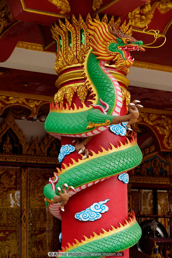 02 Pillar with winding dragon