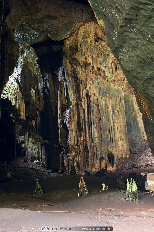 04 Cave interior