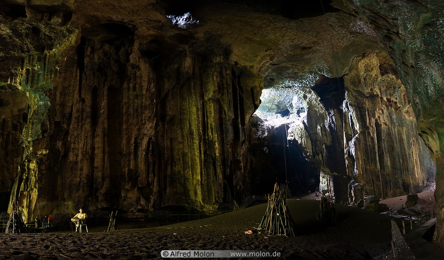 06 Simud Hitam cave interior