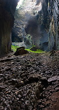 09 Rear part of cave