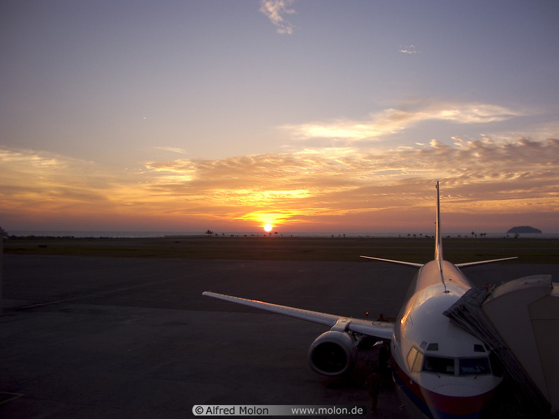02 Sunset and plane