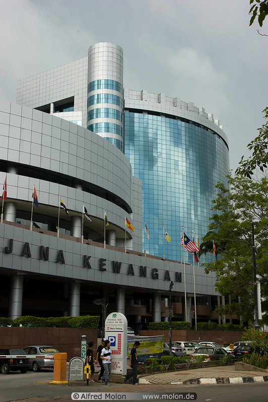 18 Ujana Kewangan financial centre and mall