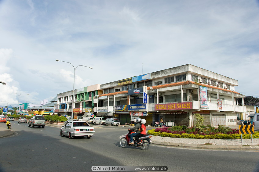 03 Roundabout and building with shops