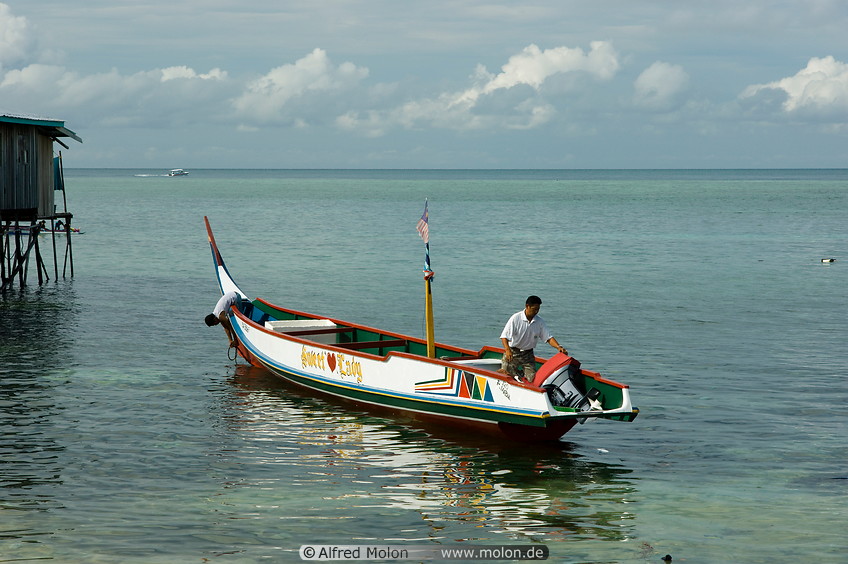 06 Colourful boat