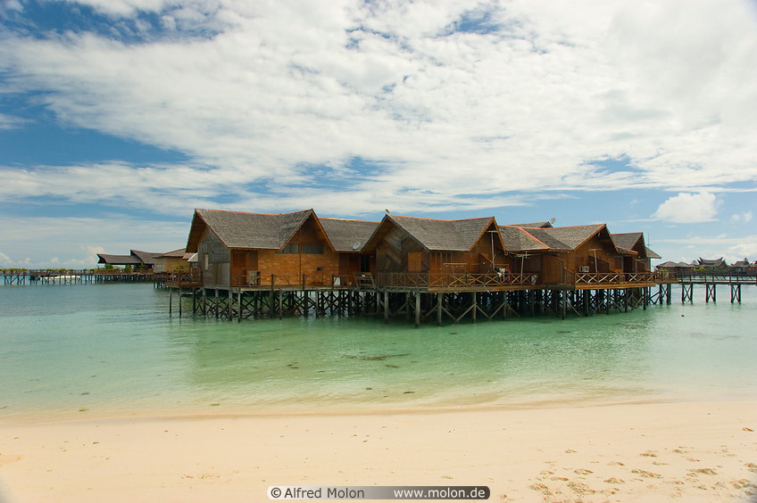 11 Sipadan water village resort