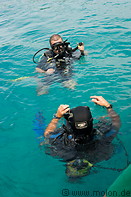 04 Divers in the sea