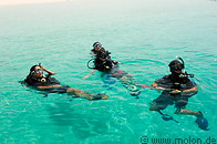 06 Divers in the sea