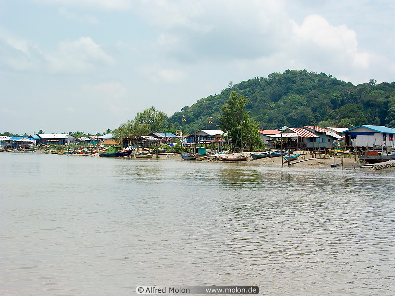 01 Bako river and village