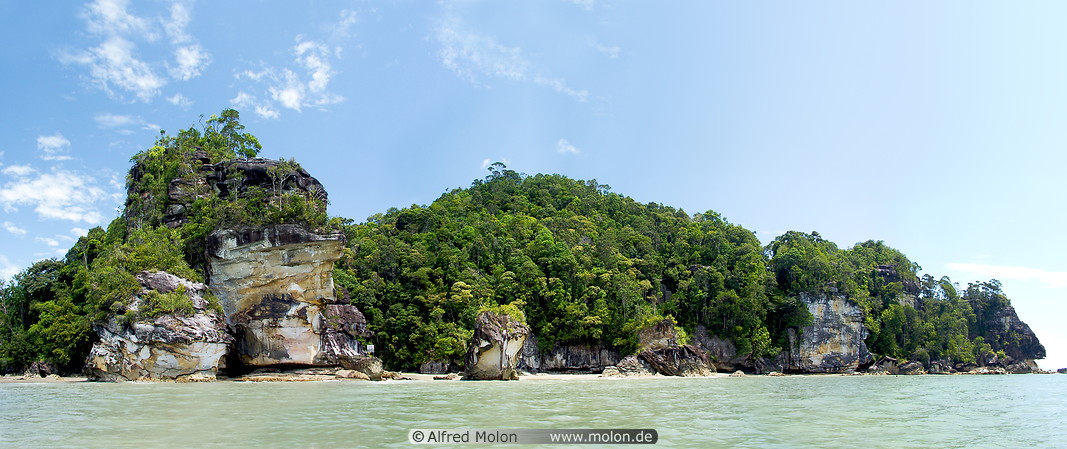 15 Telok Sapi bay and sandstone cliffs