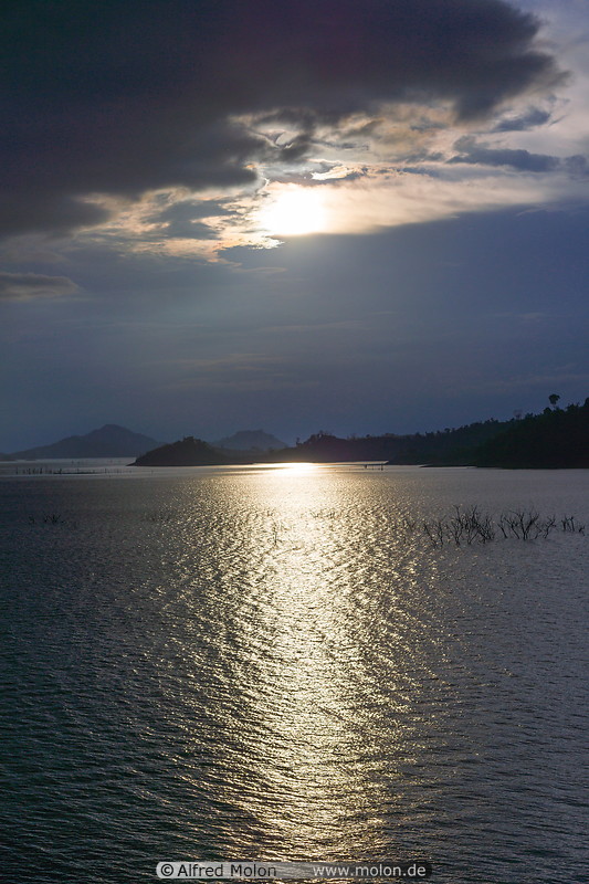 18 Batang Ai lake